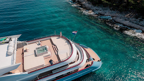 Yacht Ohana top-down view