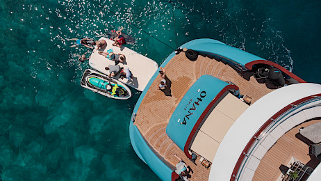 Yacht Ohana top-down view