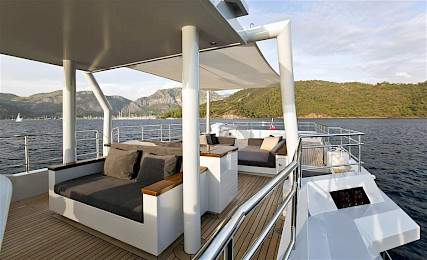 Yacht Only Now flybridge