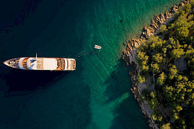 Yacht Queen Eleganza top-down view