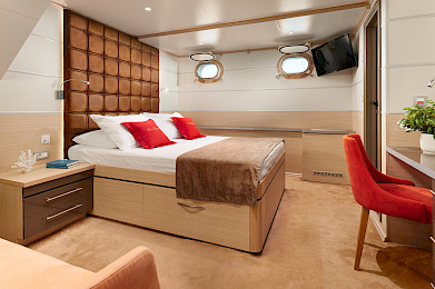 Yacht Queen Eleganza cabin