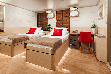 Yacht Queen Eleganza cabin