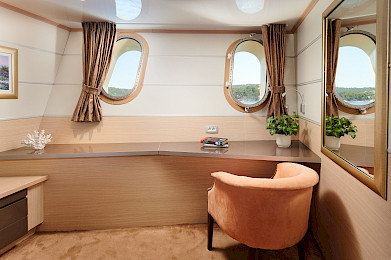 Yacht Queen Eleganza cabin