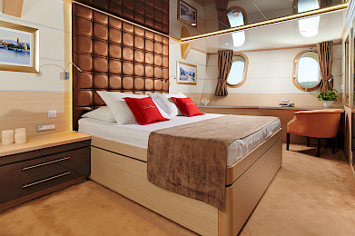 Yacht Queen Eleganza cabin