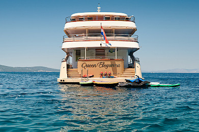 Yacht Queen Eleganza back view