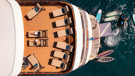 Yacht Queen Eleganza top-down view