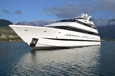 Yacht Ladyship side view