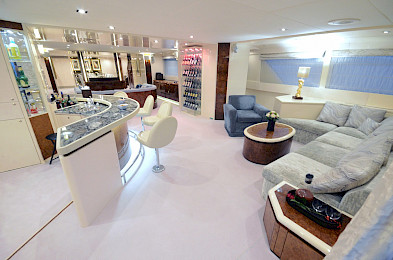 Yacht Ladyship saloon