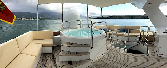 Yacht Ladyship flybridge