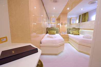 Yacht Ladyship cabin