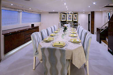 Yacht Ladyship dining table