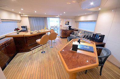 Yacht Ladyship saloon