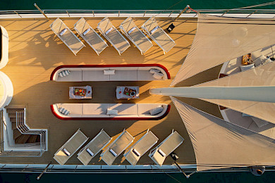 Yacht Belezza top-down view