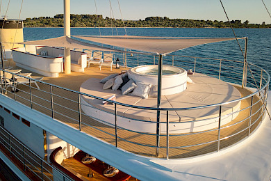 Yacht Belezza flybridge