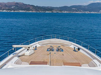 Yacht Deep Water deck