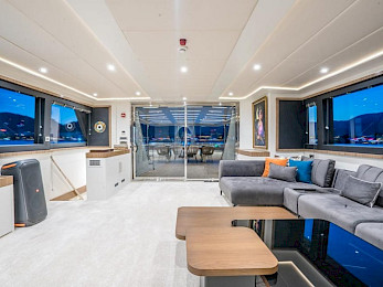 Yacht Deep Water saloon