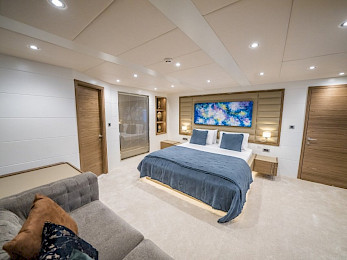 Yacht Deep Water cabin