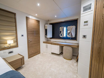 Yacht Deep Water cabin