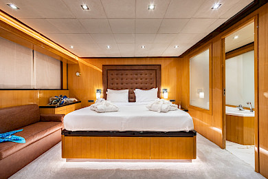 Yacht Can't Remember cabin