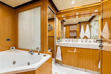 Yacht Can't Remember cabin bathroom