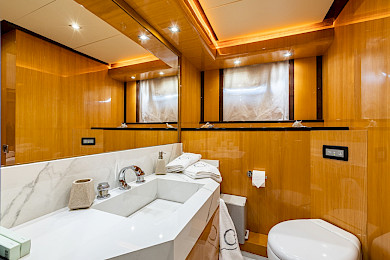 Yacht Can't Remember cabin bathroom