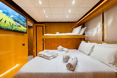 Yacht Can't Remember cabin