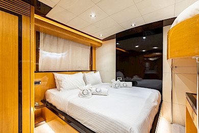 Yacht Can't Remember cabin