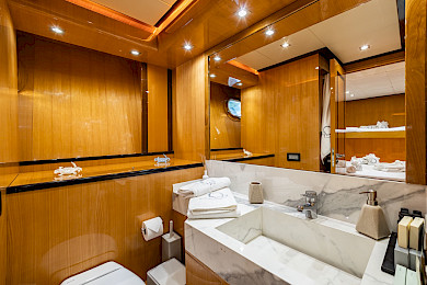 Yacht Can't Remember cabin bathroom