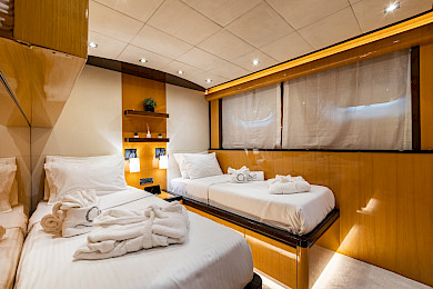 Yacht Can't Remember cabin