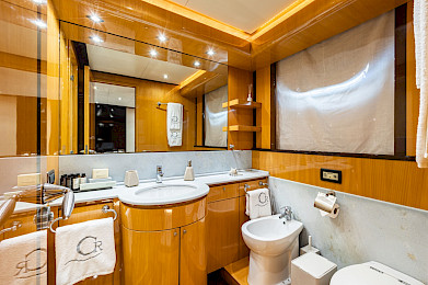 Yacht Can't Remember cabin bathroom