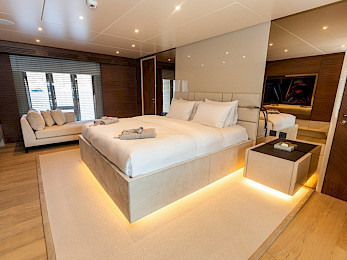 Yacht Zeemar cabin