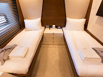 Yacht Zeemar cabin