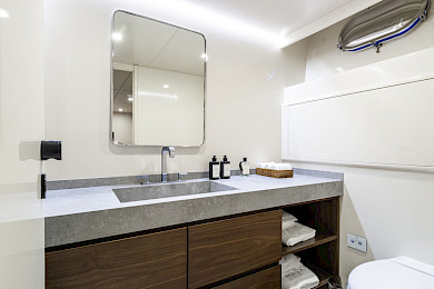 Yacht Axella cabin bathroom