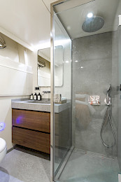 Yacht Axella cabin bathroom