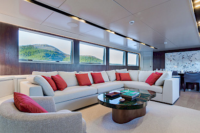 Yacht Axella saloon