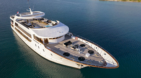 Yacht Karizma aerial view