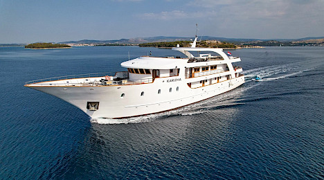 Yacht Karizma side view