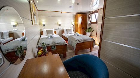 Yacht Karizma cabin