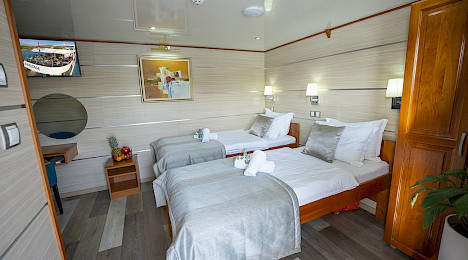 Yacht Karizma cabin