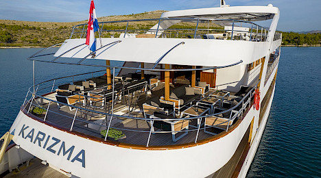 Yacht Karizma photo