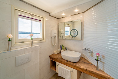 Yacht Riva cabin bathroom