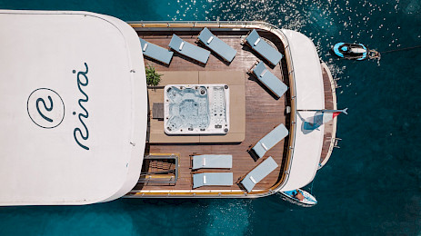 Yacht Riva top-down view