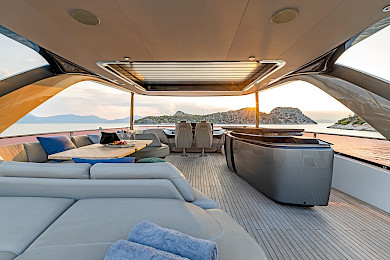 Yacht Vista flybridge