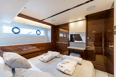 Yacht Vista cabin