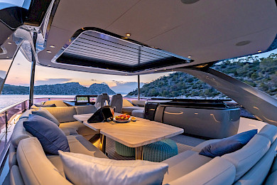 Yacht Vista flybridge