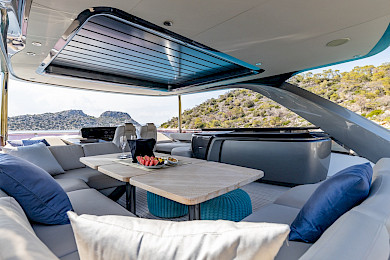 Yacht Vista flybridge