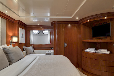 Yacht Why cabin