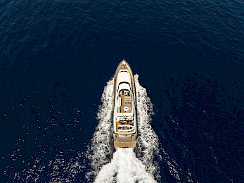 Yacht Why top-down view