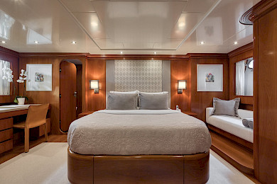 Yacht Why cabin