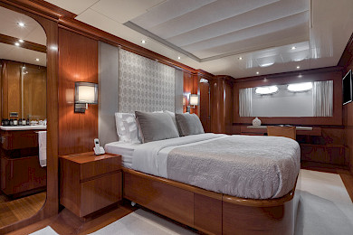 Yacht Why cabin